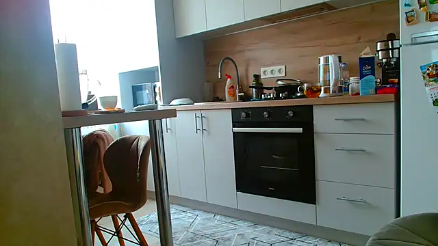 Brionia online show from December 2, 7:10 am