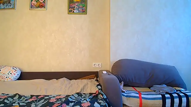 Snapshot of Brionia chatting on June 27, 5:57 am Brionia online show from June 27, 5:57 am