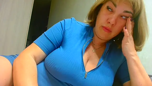 Snapshot of Brionia chatting on October 2, 5:16 pm Brionia online show from October 2, 5:16 pm