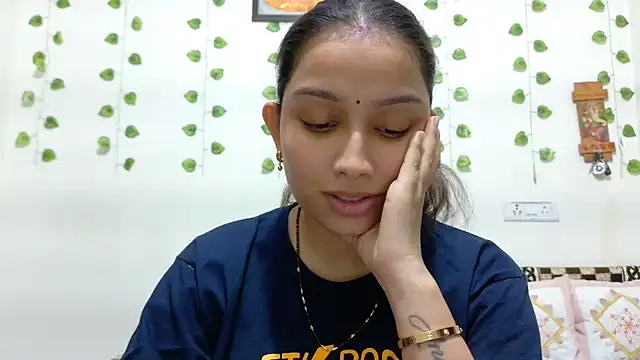 Aleena Rai online show from November 15, 7:40 pm