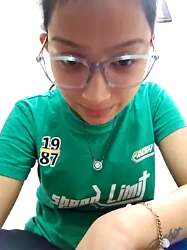 Snapshot of Aleena_Rai chatting on March 5, 7:27 pm Aleena Rai online show from March 5, 7:27 pm