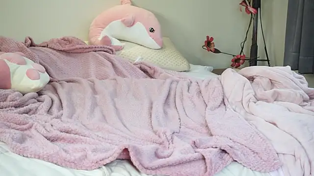 Snapshot of LinaSiren chatting on February 24, 8:27 am LinaSiren online show from February 24, 8:27 am