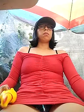 Snapshot of MirandaSingle chatting on April 22, 1:29 pm MirandaSingle online show from April 22, 1:29 pm