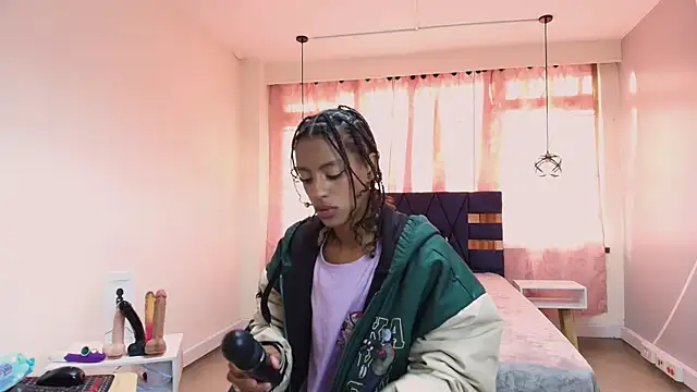 Zia Green online show from February 5, 12:06 pm