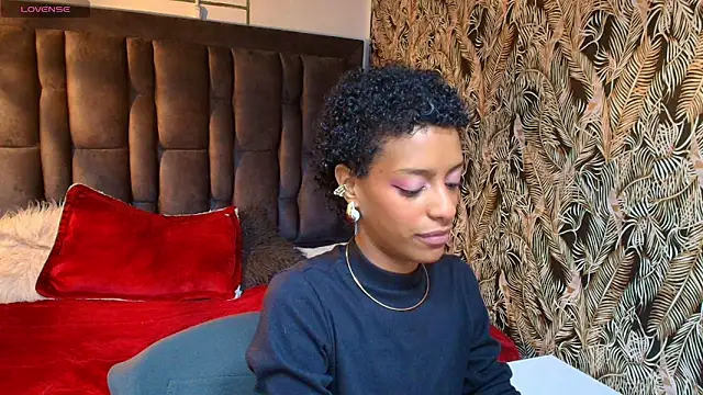 Zia Green online show from April 28, 1:04 pm