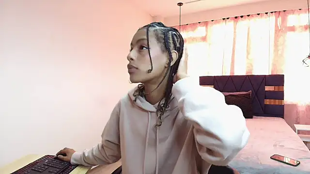 Zia Green online show from February 3, 12:03 pm