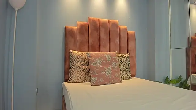 lou rosse  online show from December 22, 8:53 pm