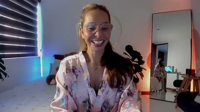 AvaCollinss online show from March 25, 2:27 pm