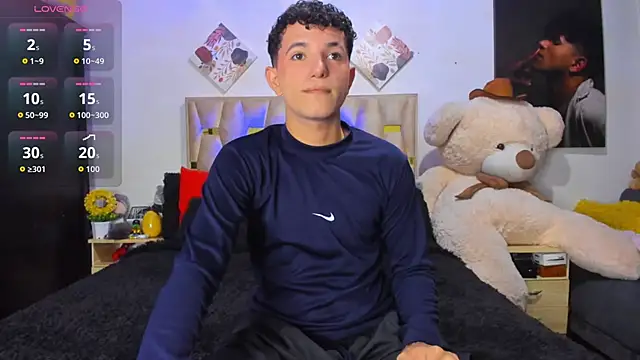 Snapshot of patrick_sanzz chatting on November 18, 1:43 am patrick sanzz online show from November 18, 1:43 am