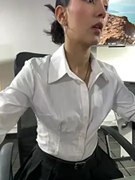 Amy Kiitty  online show from April 10, 1:29 pm