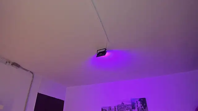 Snapshot of Amy_Kiitty_ chatting on February 20, 12:51 pm Amy Kiitty online show from February 20, 12:51 pm