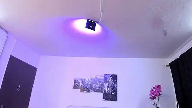 Snapshot of Amy_Kiitty_ chatting on October 31, 12:57 pm Amy Kiitty online show from October 31, 12:57 pm