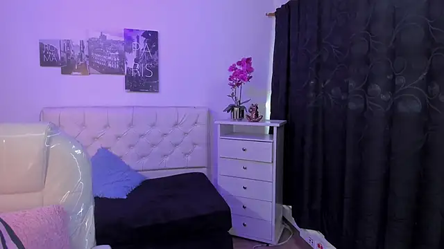 Snapshot of Amy_Kiitty_ chatting on February 7, 12:57 pm Amy Kiitty online show from February 7, 12:57 pm