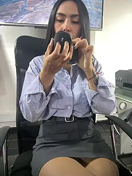 Snapshot of Amy_Kiitty_ chatting on April 28, 1:48 pm Amy Kiitty online show from April 28, 1:48 pm