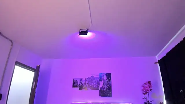 Snapshot of Amy_Kiitty_ chatting on December 19, 12:51 pm Amy Kiitty online show from December 19, 12:51 pm