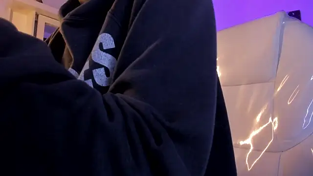 Snapshot of Amy_Kiitty_ chatting on January 8, 12:44 pm Amy Kiitty online show from January 8, 12:44 pm