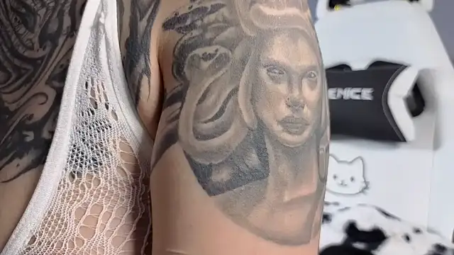 decayingcandy online show from December 14, 12:39 am