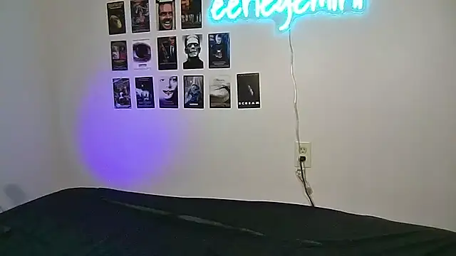 decayingcandy online show from March 18, 1:13 am