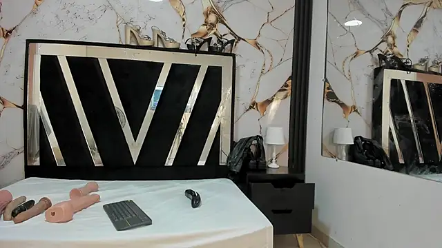 Snapshot of KarinaSimonz chatting on December 5, 8:28 pm KarinaSimonz online show from December 5, 8:28 pm