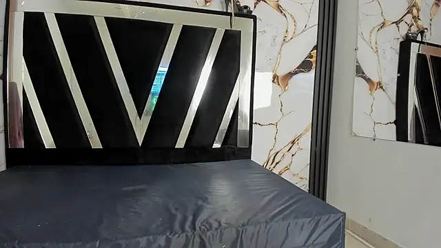 Snapshot of KarinaSimonz chatting on October 23, 7:34 pm KarinaSimonz online show from October 23, 7:34 pm