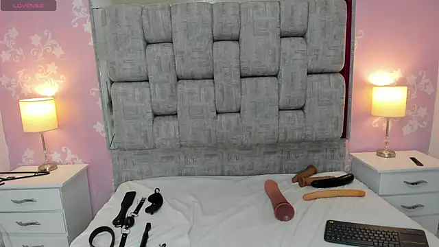 Snapshot of KarinaSimonz chatting on March 6, 8:05 pm KarinaSimonz online show from March 6, 8:05 pm