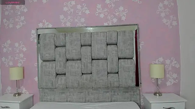 Snapshot of KarinaSimonz chatting on March 5, 7:38 pm KarinaSimonz online show from March 5, 7:38 pm