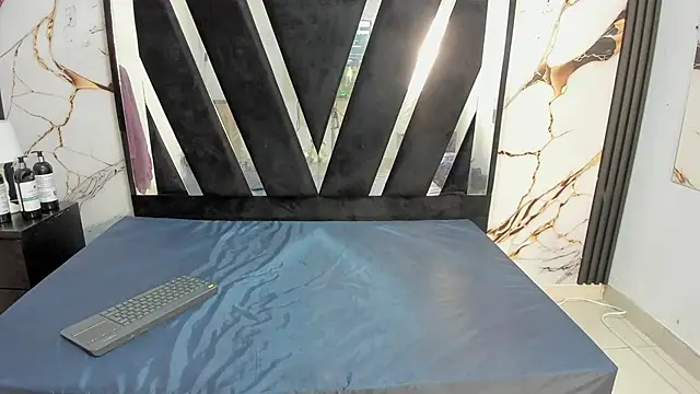 Snapshot of KarinaSimonz chatting on November 12, 7:29 pm KarinaSimonz online show from November 12, 7:29 pm