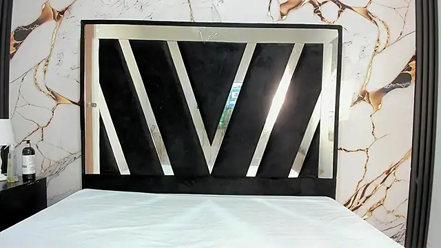 Snapshot of KarinaSimonz chatting on November 18, 8:23 pm KarinaSimonz online show from November 18, 8:23 pm