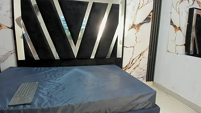 Snapshot of KarinaSimonz chatting on November 15, 7:40 pm KarinaSimonz online show from November 15, 7:40 pm