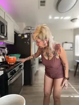 Snapshot of GoldieBakeman chatting on December 5, 7:34 pm GoldieBakeman online show from December 5, 7:34 pm