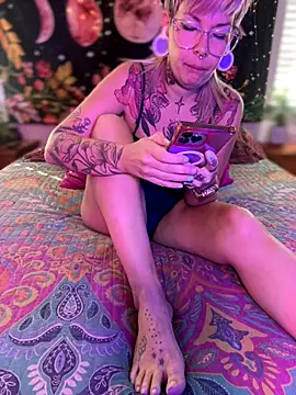 Snapshot of GoldieBakeman chatting on October 16, 4:15 pm GoldieBakeman online show from October 16, 4:15 pm