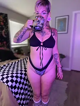 Snapshot of GoldieBakeman chatting on October 21, 4:39 pm GoldieBakeman online show from October 21, 4:39 pm