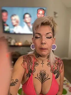 Snapshot of GoldieBakeman chatting on November 18, 5:16 pm GoldieBakeman online show from November 18, 5:16 pm