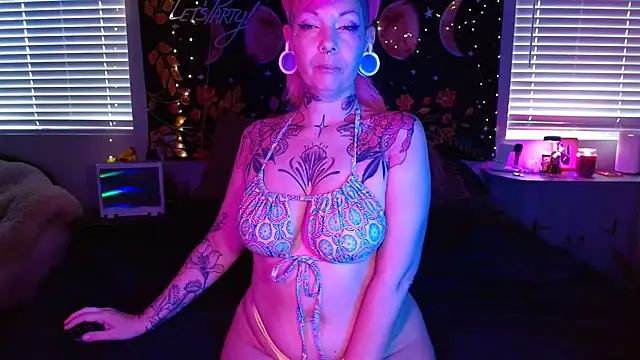 Snapshot of GoldieBakeman chatting on March 18, 8:37 pm GoldieBakeman online show from March 18, 8:37 pm