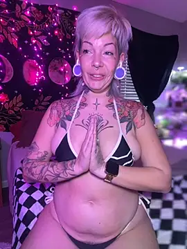 Snapshot of GoldieBakeman chatting on December 1, 5:14 pm GoldieBakeman online show from December 1, 5:14 pm