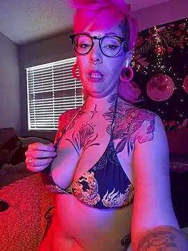 Snapshot of GoldieBakeman chatting on March 6, 8:37 pm GoldieBakeman online show from March 6, 8:37 pm