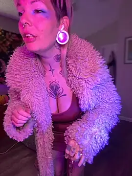 Snapshot of GoldieBakeman chatting on October 31, 6:48 pm GoldieBakeman online show from October 31, 6:48 pm