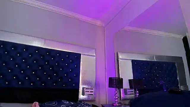 Eyleen Santos online show from December 13, 8:04 pm