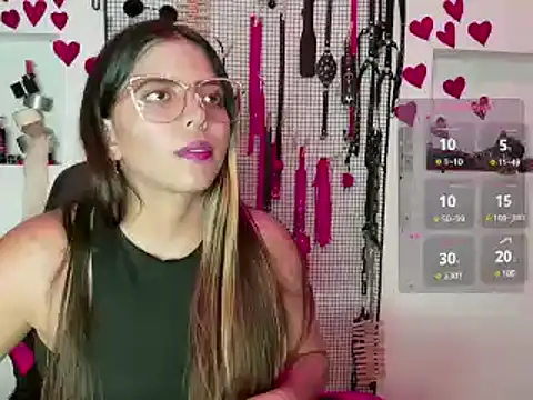 Snapshot of Megaan_Greey chatting on March 21, 9:34 pm Megaan Greey online show from March 21, 9:34 pm