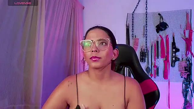 Snapshot of Megaan_Greey chatting on October 5, 10:22 pm Megaan Greey online show from October 5, 10:22 pm