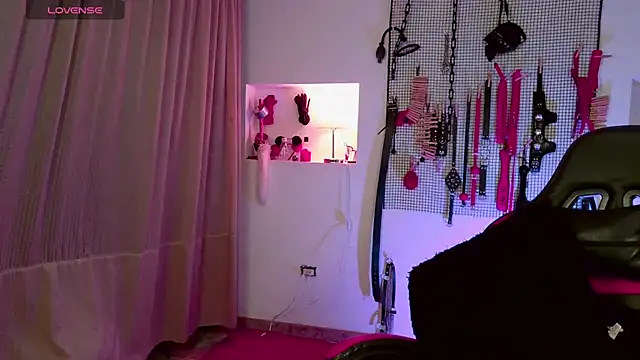Snapshot of Megaan_Greey chatting on September 20, 11:10 pm Megaan Greey online show from September 20, 11:10 pm