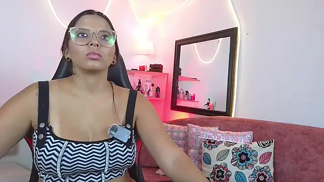 Megaan Greey online show from July 6, 11:18 pm