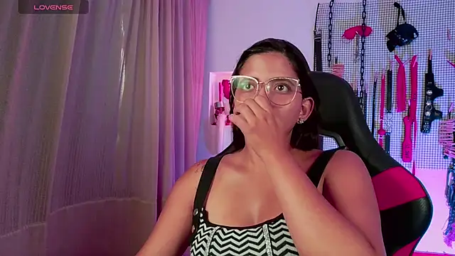 Snapshot of Megaan_Greey chatting on October 10, 1:23 pm Megaan Greey online show from October 10, 1:23 pm