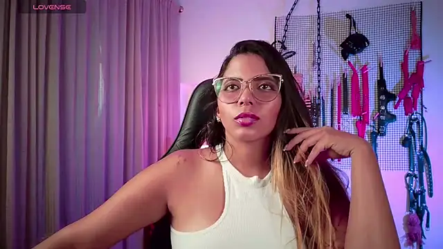Snapshot of Megaan_Greey chatting on September 9, 8:29 pm Megaan Greey online show from September 9, 8:29 pm