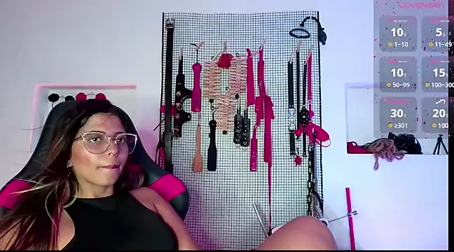 Snapshot of Megaan_Greey chatting on February 9, 7:41 pm Megaan Greey online show from February 9, 7:41 pm