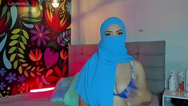 Snapshot of Sweet_hot_mia chatting on March 14, 7:34 pm Sweet hot mia online show from March 14, 7:34 pm