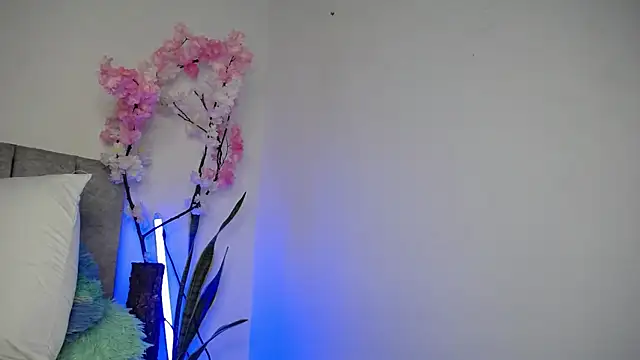 Snapshot of Sweet_hot_mia chatting on June 12, 2:59 pm Sweet hot mia online show from June 12, 2:59 pm