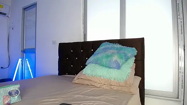 Sweet hot mia online show from April 5, 2:13 pm