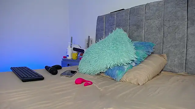 Sweet hot mia online show from April 13, 1:37 pm