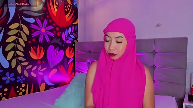 Snapshot of Sweet_hot_mia chatting on February 24, 7:41 pm Sweet hot mia online show from February 24, 7:41 pm